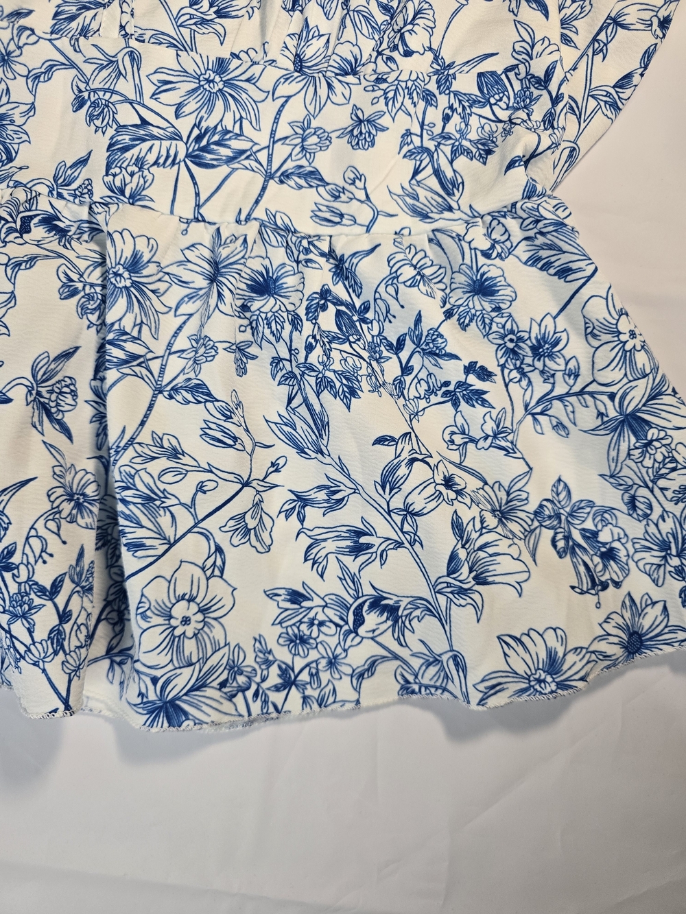 SHEIN Blue and White Floral Tie-Back Peplum Tank NWOT - Picture 3 of 15